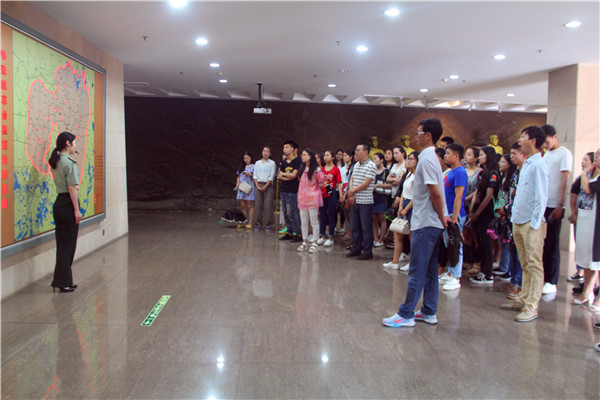 2016062808401224.jpg m88help员工党员赴鄂豫皖革命纪念馆开展“两学一做”党日活动