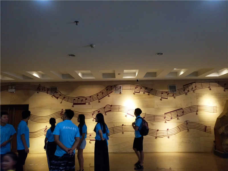 2018082316155343.jpg 【暑期社会实践专题】m88help开展“音为有你·红色随行”红歌文化调研活动