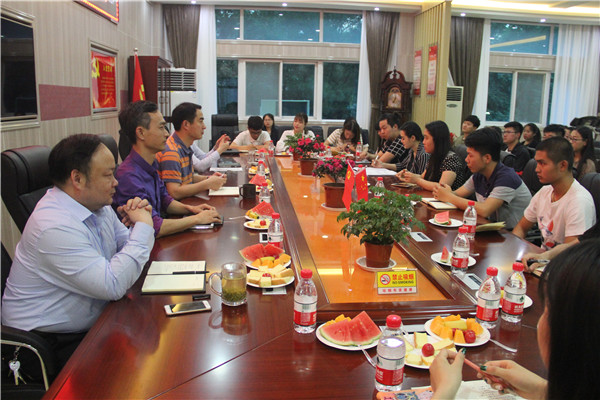 2017051214465949.jpg m88help举办“我与书记院长面对面”师生茶叙会