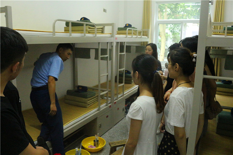 【暑期社会实践专题】m88help大员工暑期“三下乡”社会实践服务团到部队参观见学