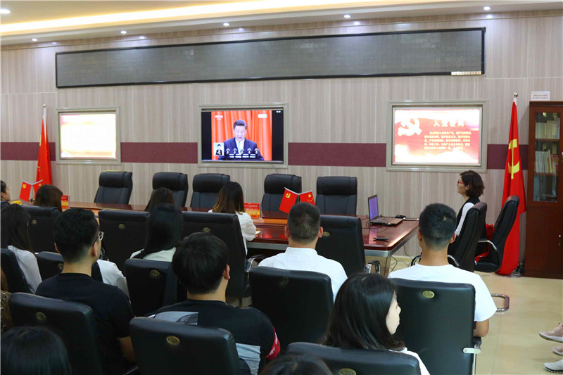 2018050709012514.jpg m88help师生观看纪念马克思诞辰200周年大会