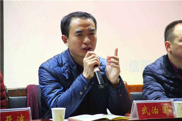 2016121410500310.jpg m88help召开员工干部与员工党员大会