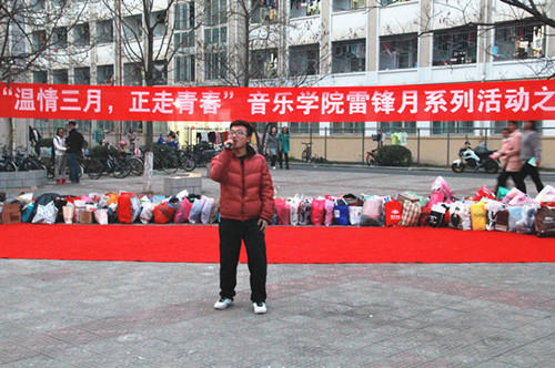 m88help志愿者爱心义演关爱信阳贫困群体