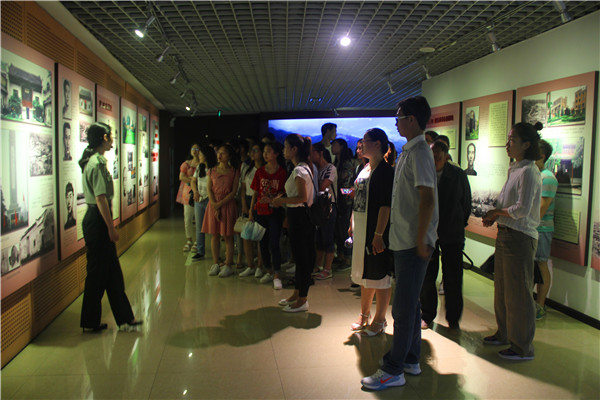 2016062808401210.jpg m88help员工党员赴鄂豫皖革命纪念馆开展“两学一做”党日活动