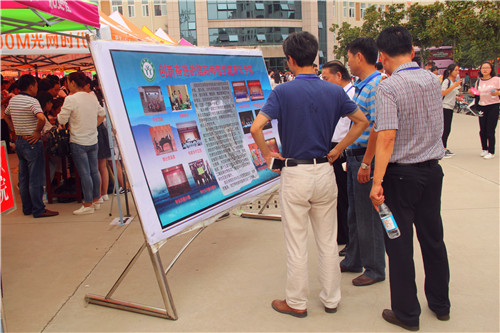 2016091216143644.jpg m88help领导现场视察新生入学工作