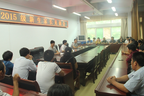 m88help召开2015级新生家长见面会